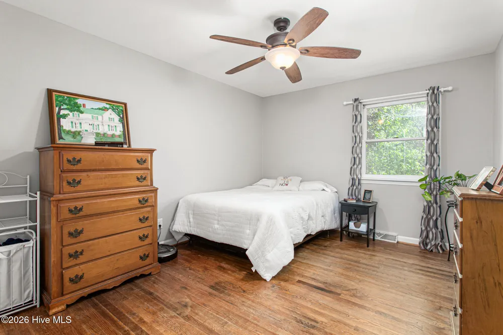 1832 Travis Lane Burlington, NC 27217