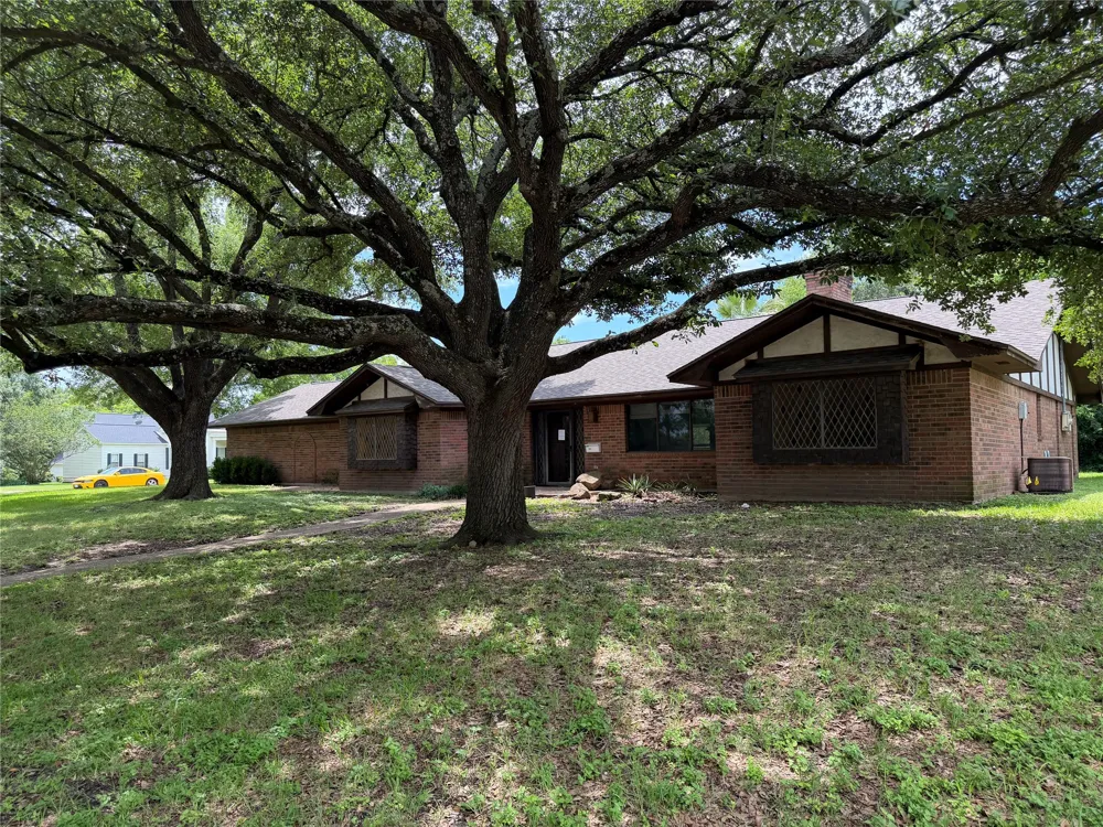 803 Val Verde Place Marlin, TX 76661