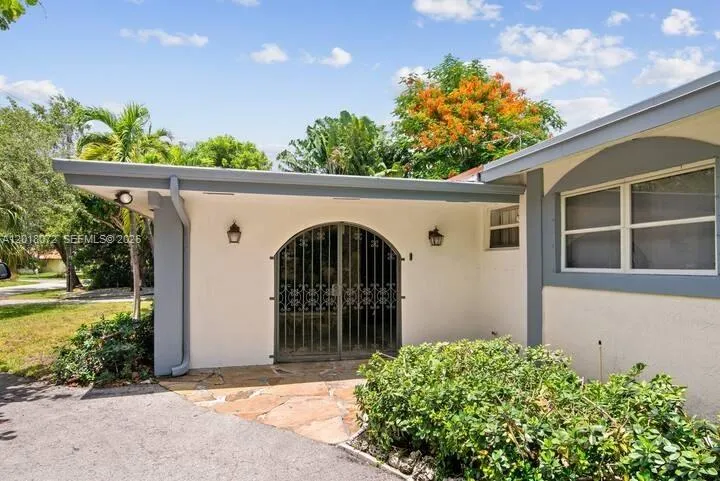 13325 SW 84th Ave Pinecrest, FL 33156