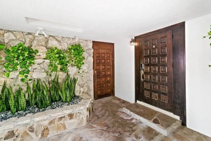 13325 SW 84th Ave Pinecrest, FL 33156