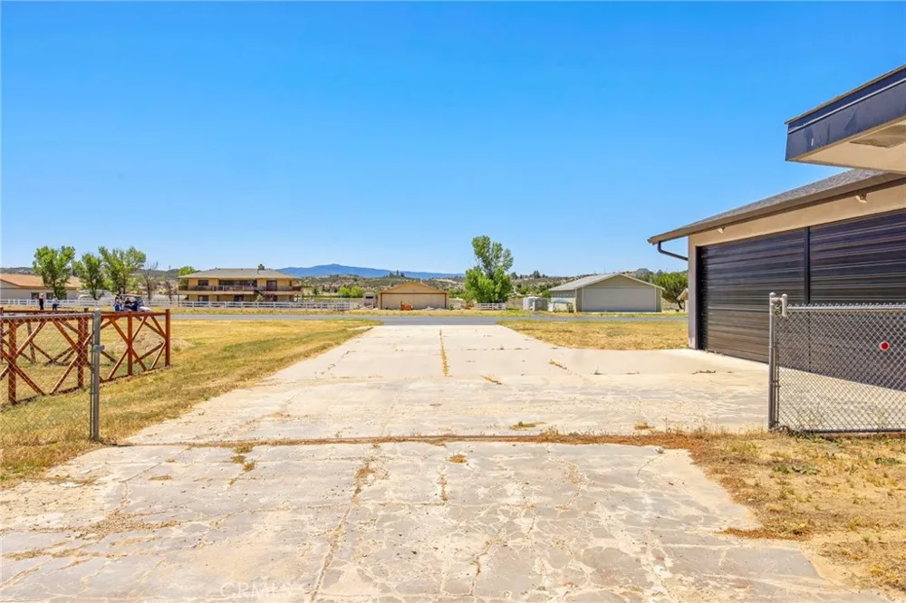 49585 Flightline Way Aguanga, CA 92536