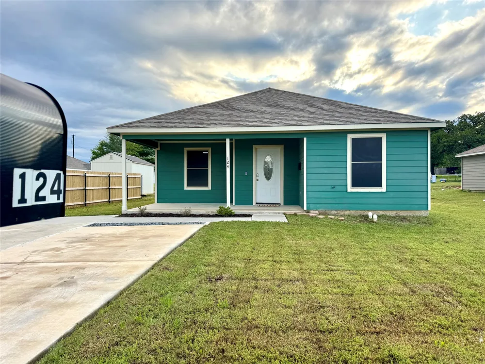 124 Oakwood Street Chico, TX 76431