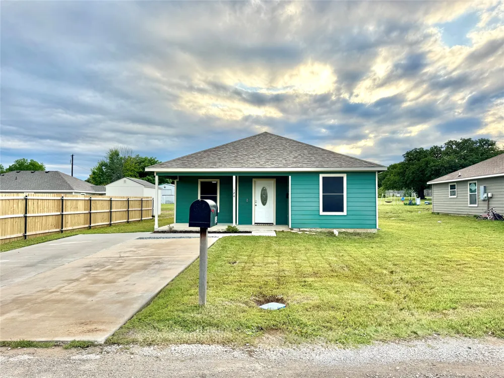 124 Oakwood Street Chico, TX 76431