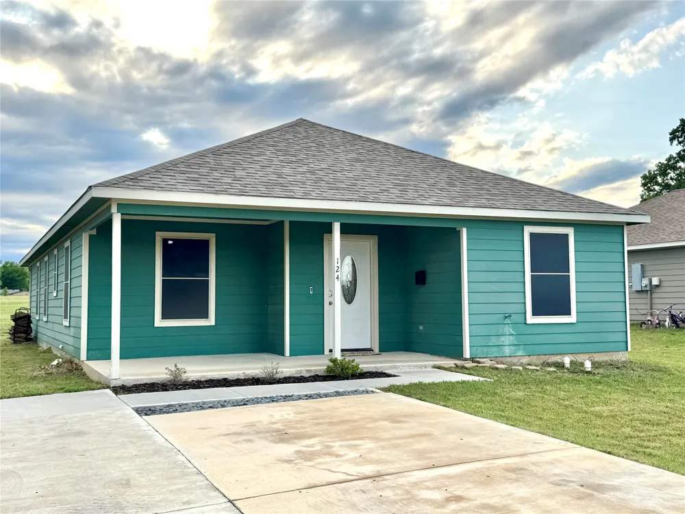 124 Oakwood Street Chico, TX 76431