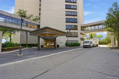 1001 Riverfront #24D