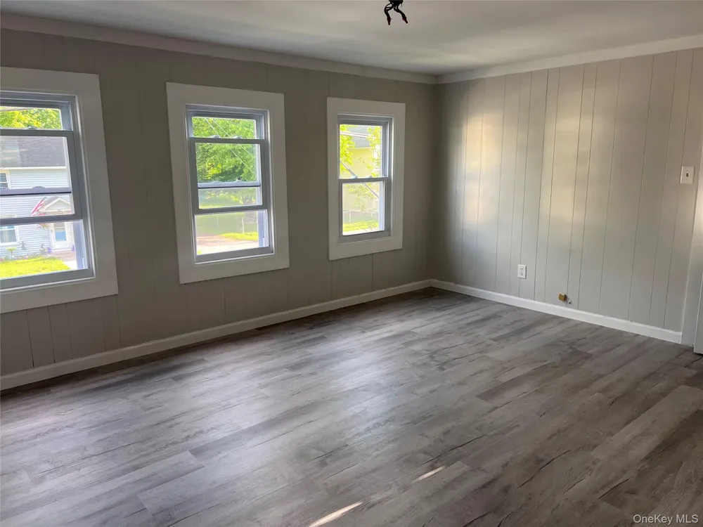 31 Bridge Street Wallkill, NY 12589