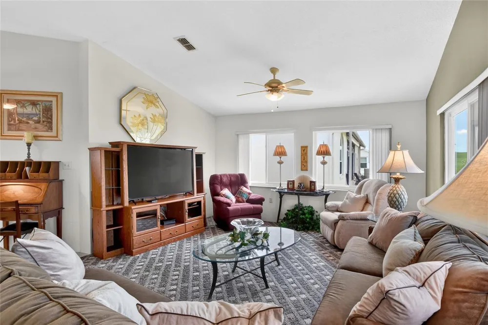6068 SWALLOW DRIVE Lakeland, FL 33809