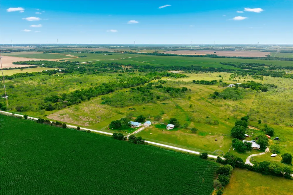 318 Hcr 3249 Mount Calm, TX 76673