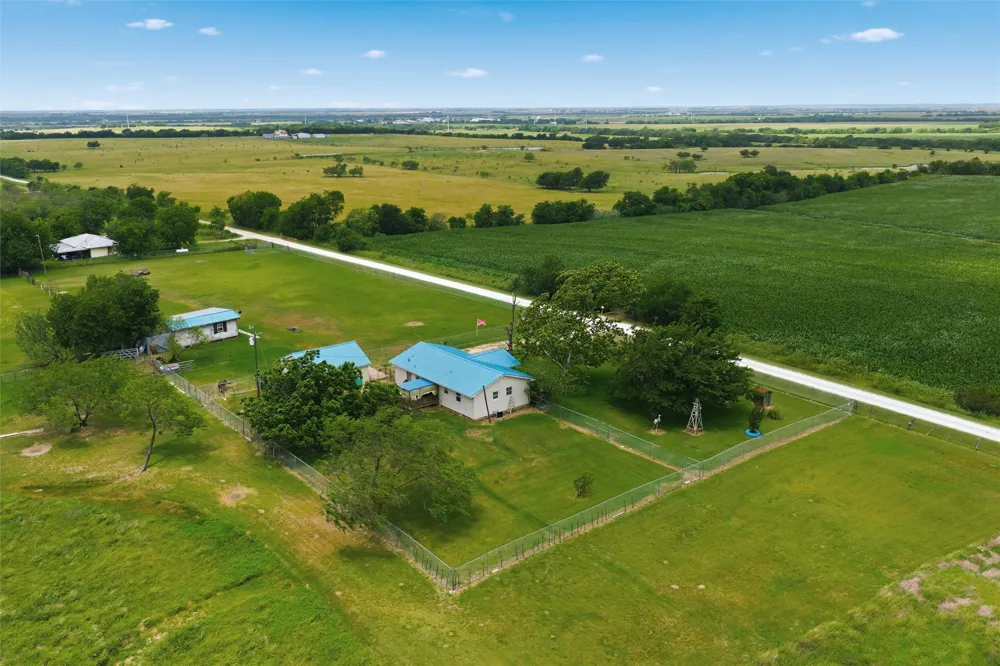 318 Hcr 3249 Mount Calm, TX 76673