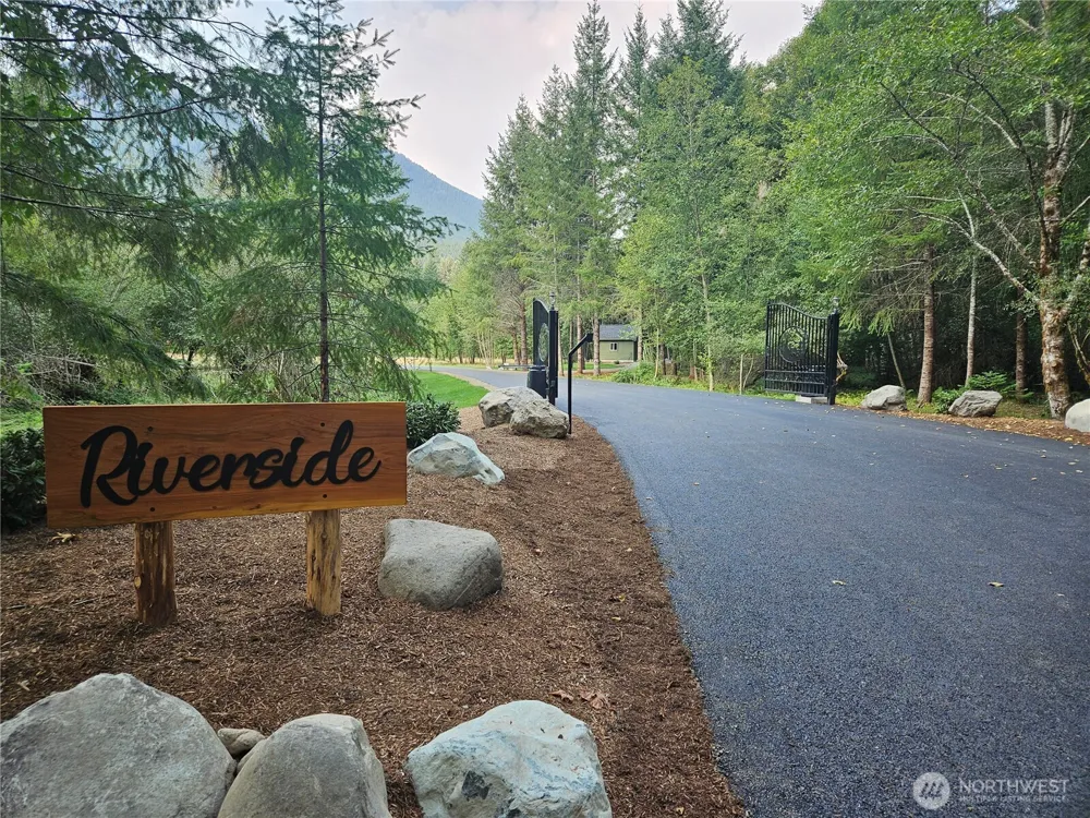 131 Campfire Lane Packwood, WA 98361