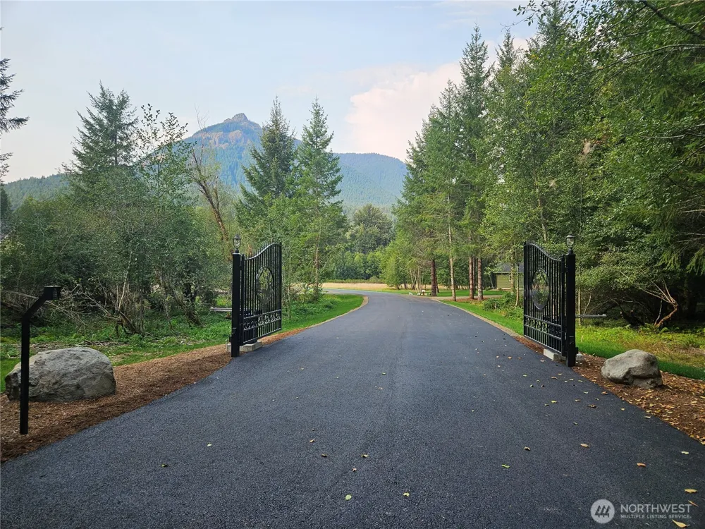 131 Campfire Lane Packwood, WA 98361