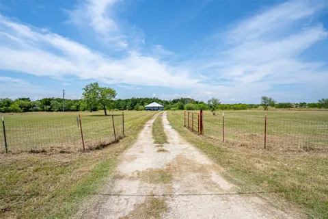 166 Private Road 1404