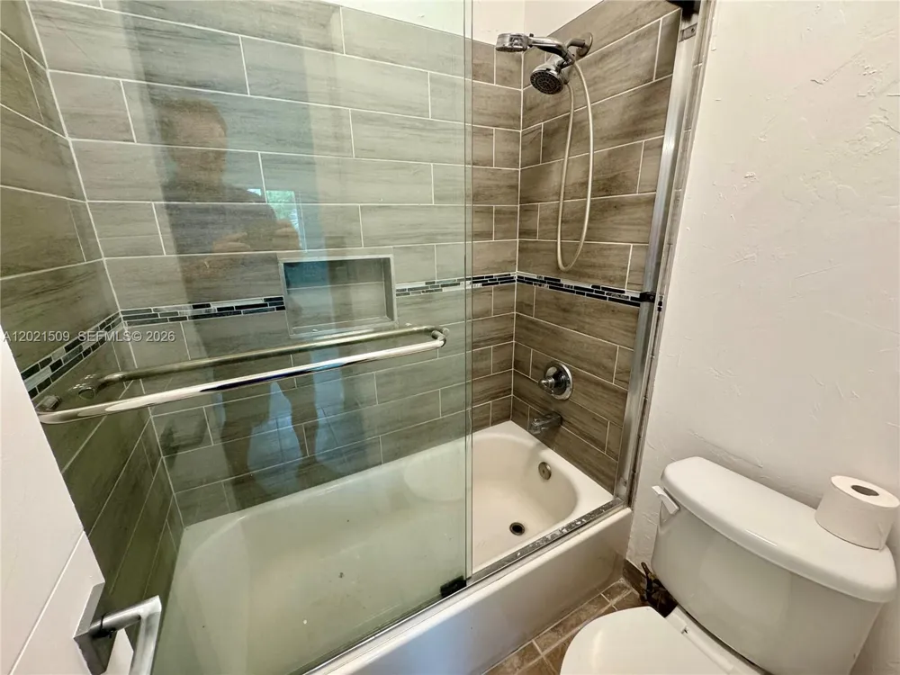 2408 NE 135th St #2408 North Miami, FL 33181