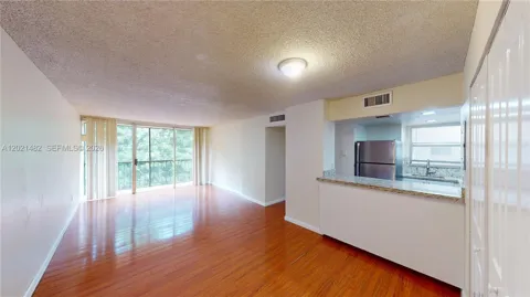 8860 Fontainebleau Blvd #405