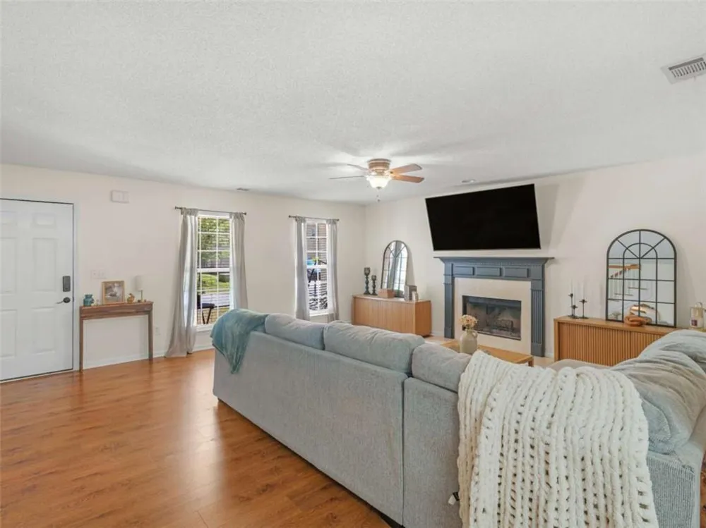 165 Brasch Park Drive Grantville, GA 30220