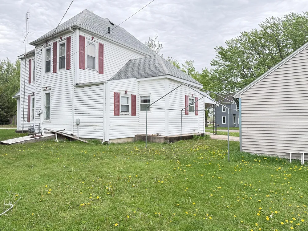 324 E Maple Street Sacred Heart, MN 56285