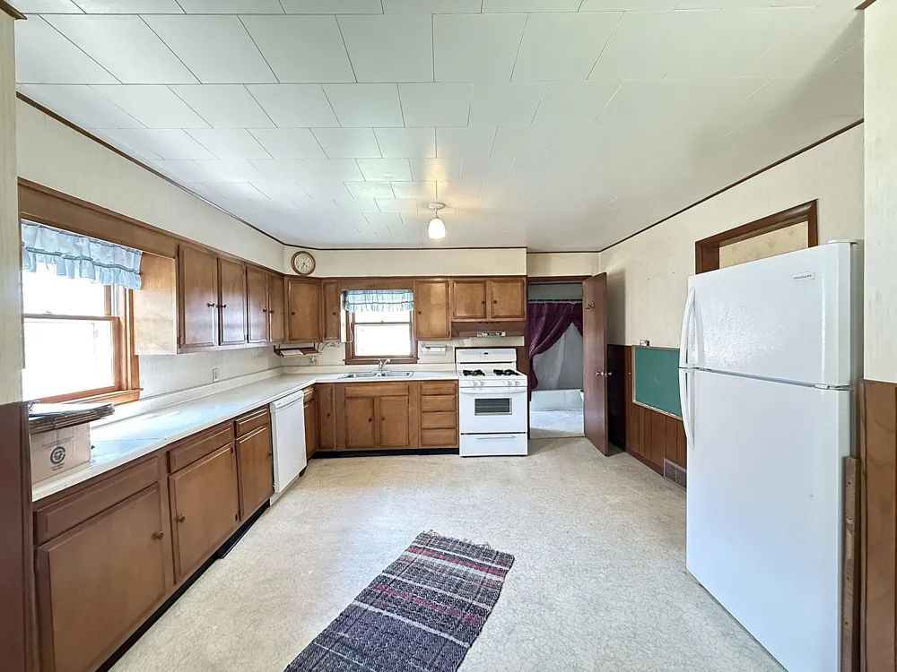 324 E Maple Street Sacred Heart, MN 56285