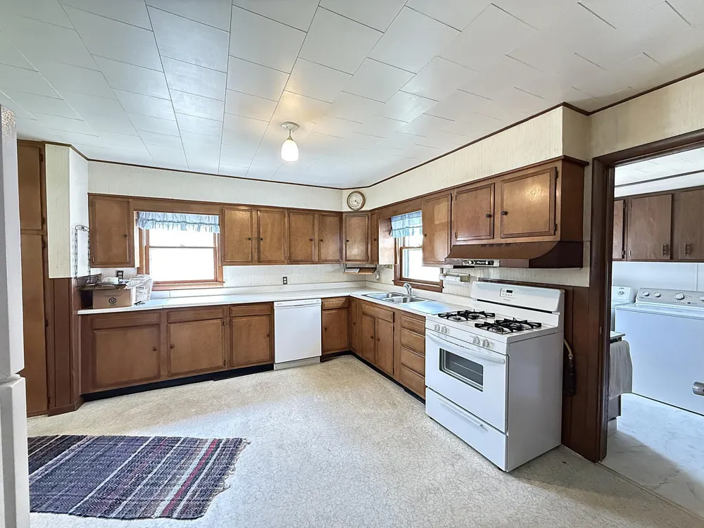 324 E Maple Street Sacred Heart, MN 56285