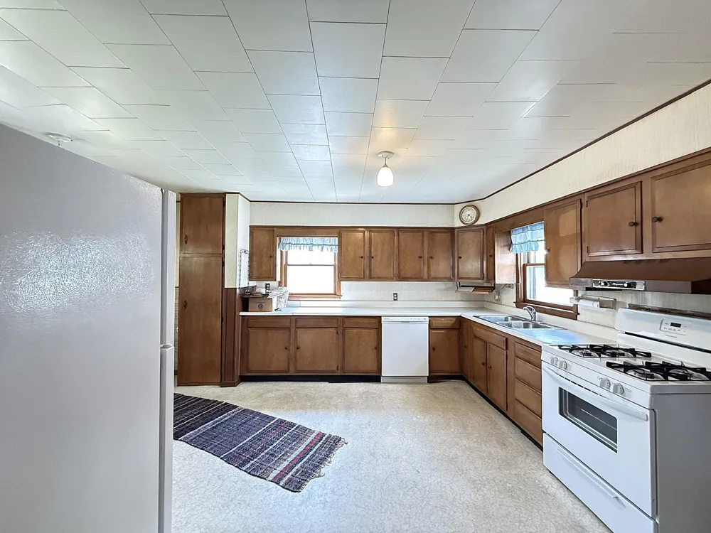 324 E Maple Street Sacred Heart, MN 56285