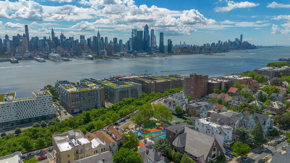 937 BLVD EAST Weehawken, NJ 07086
