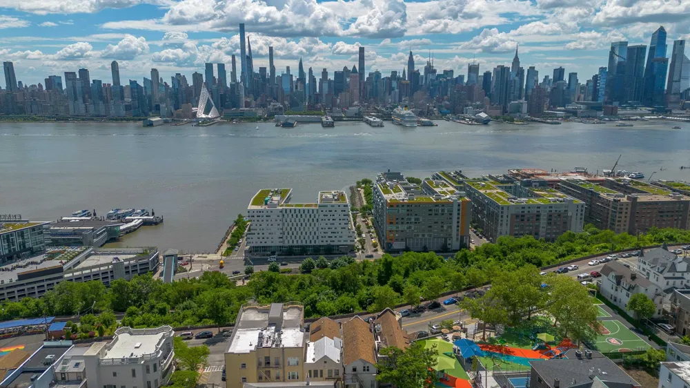 937 BLVD EAST Weehawken, NJ 07086