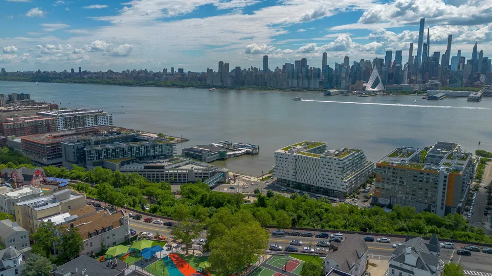 937 BLVD EAST Weehawken, NJ 07086