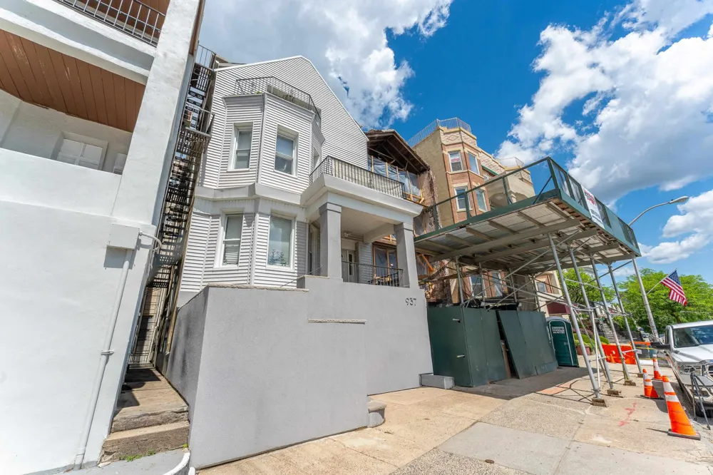 937 BLVD EAST Weehawken, NJ 07086