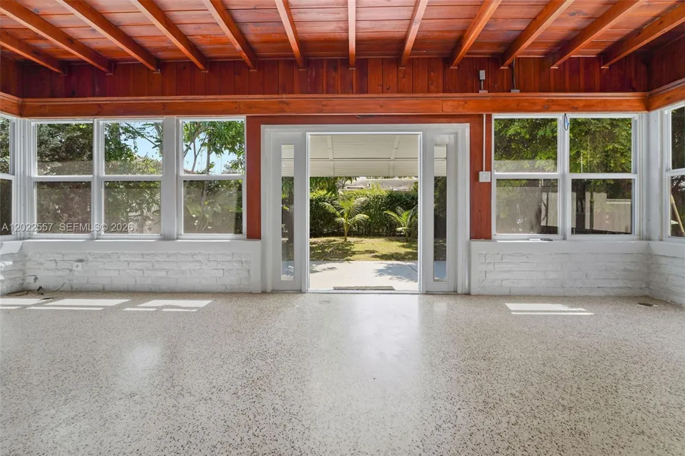8927 Carlyle Ave Surfside, FL 33154