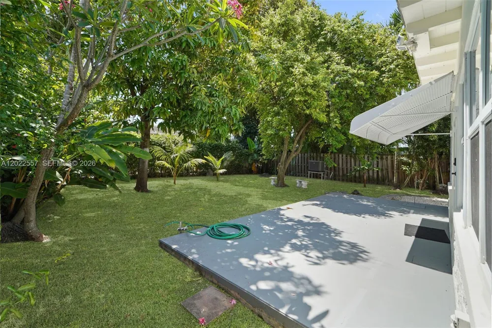 8927 Carlyle Ave Surfside, FL 33154