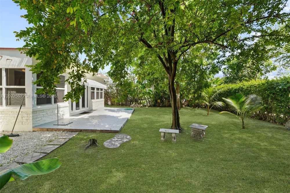 8927 Carlyle Ave Surfside, FL 33154