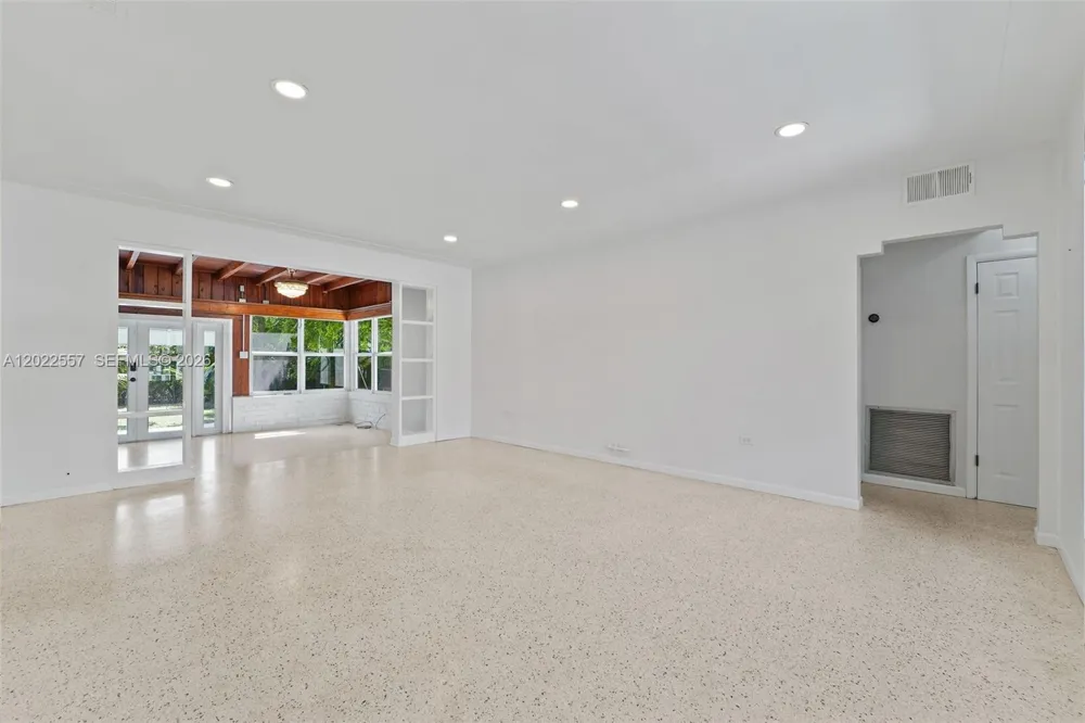 8927 Carlyle Ave Surfside, FL 33154
