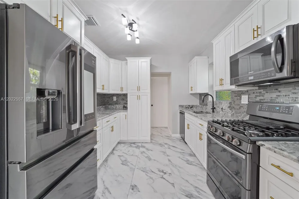 8927 Carlyle Ave Surfside, FL 33154