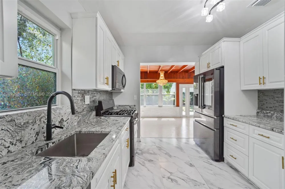 8927 Carlyle Ave Surfside, FL 33154