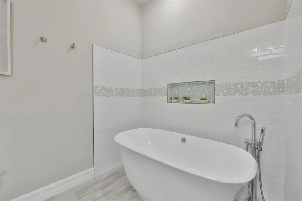 18824 ALDER GLEN DRIVE Lutz, FL 33558