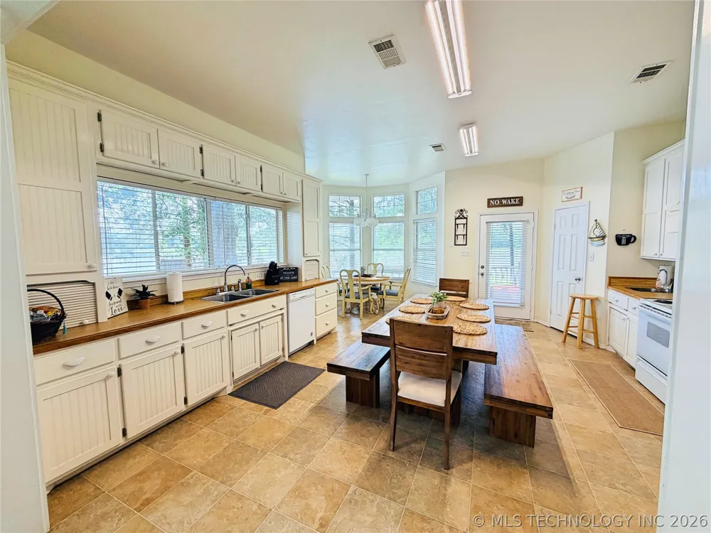 1122 Peninsula Drive Fort Towson, OK 74735