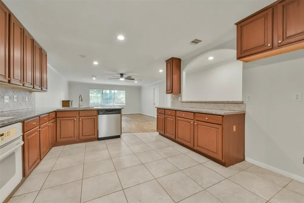 4725 9th Street #A Bacliff, TX 77518