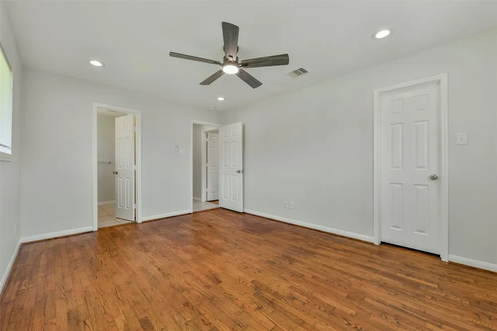 4725 9th Street #A Bacliff, TX 77518