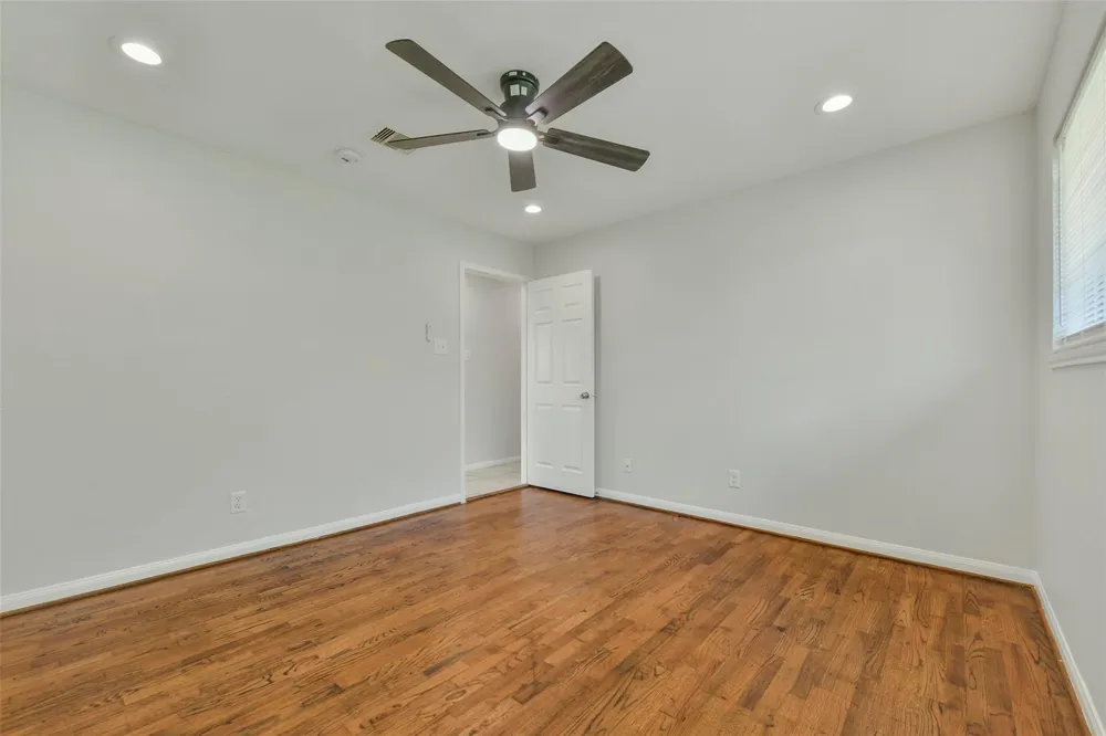 4725 9th Street #A Bacliff, TX 77518