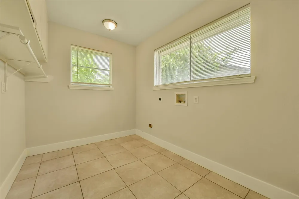 4725 9th Street #A Bacliff, TX 77518