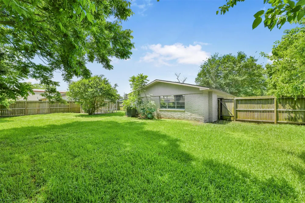 4725 9th Street #A Bacliff, TX 77518