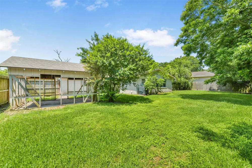 4725 9th Street #A Bacliff, TX 77518
