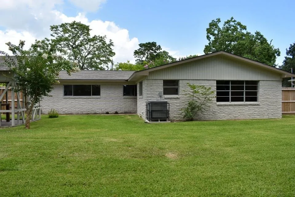 4725 9th Street #A Bacliff, TX 77518