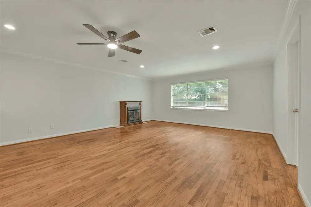 4725 9th Street #A Bacliff, TX 77518