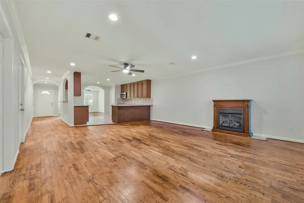 4725 9th Street #A Bacliff, TX 77518