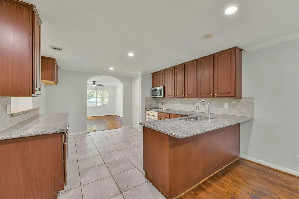 4725 9th Street #A Bacliff, TX 77518