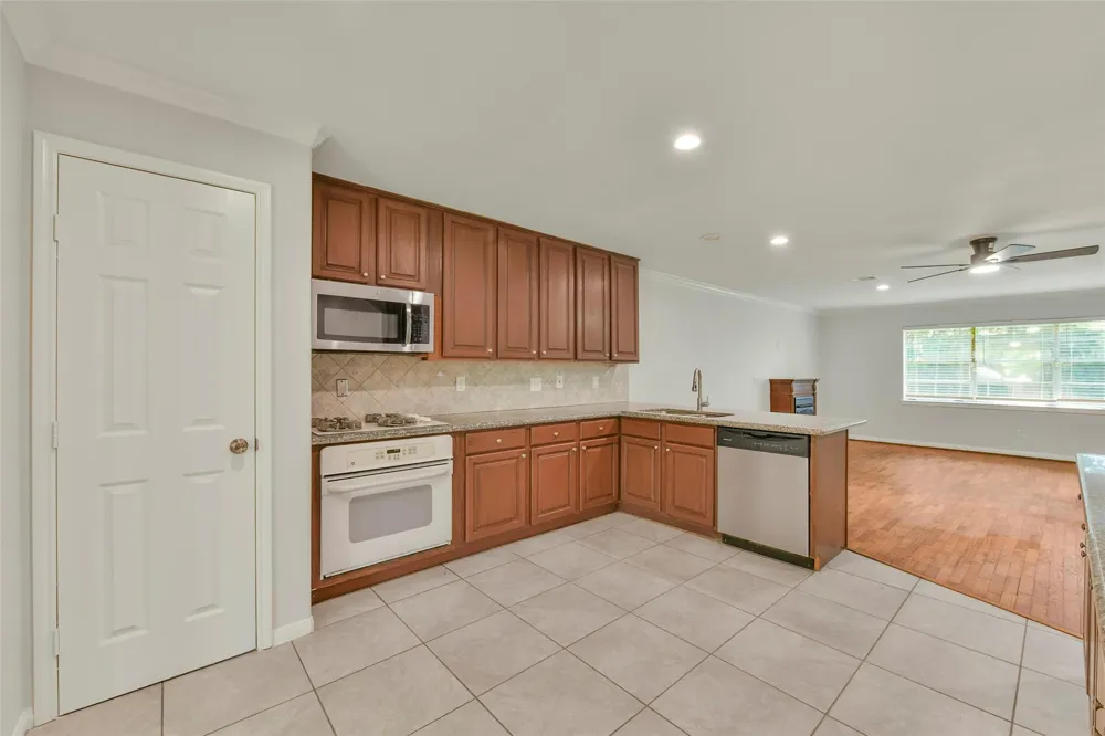 4725 9th Street #A Bacliff, TX 77518