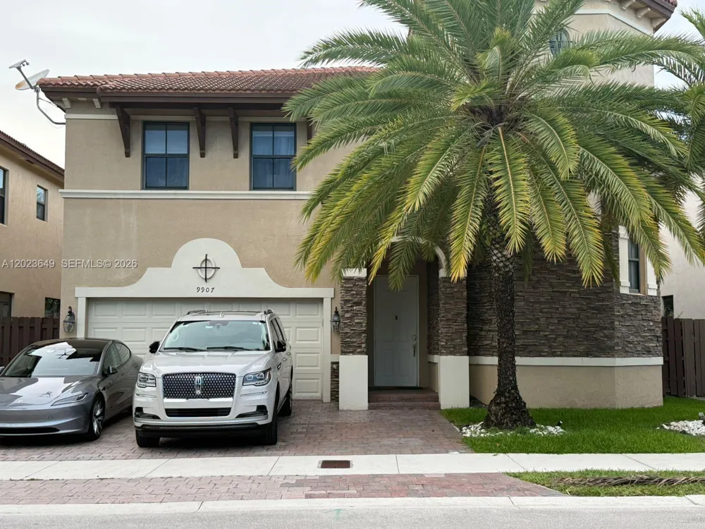 9907 NW 87th Ter Doral, FL 33178