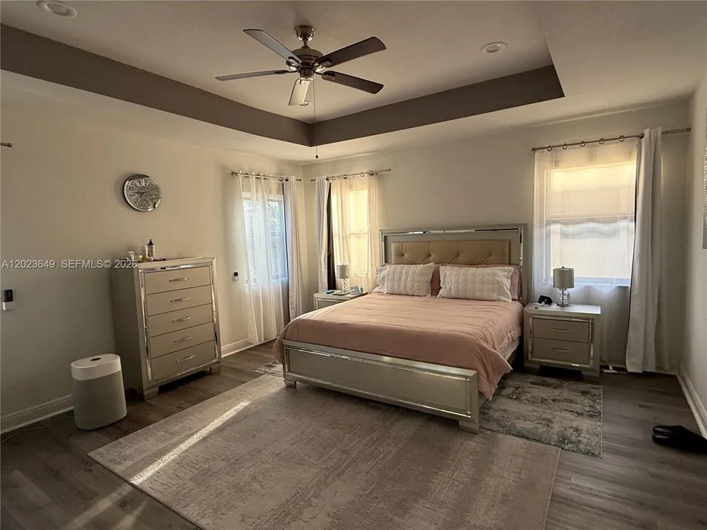 9907 NW 87th Ter Doral, FL 33178