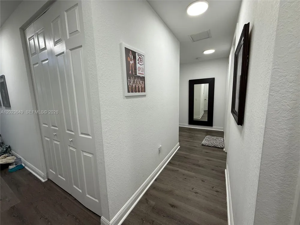 9907 NW 87th Ter Doral, FL 33178