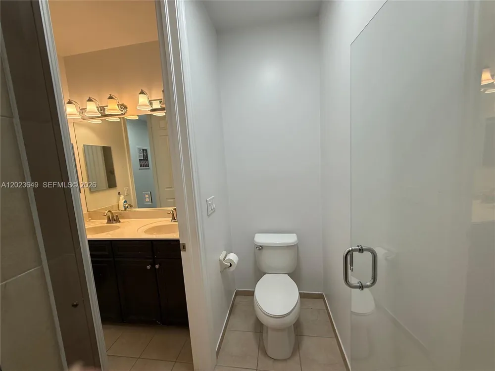 9907 NW 87th Ter Doral, FL 33178